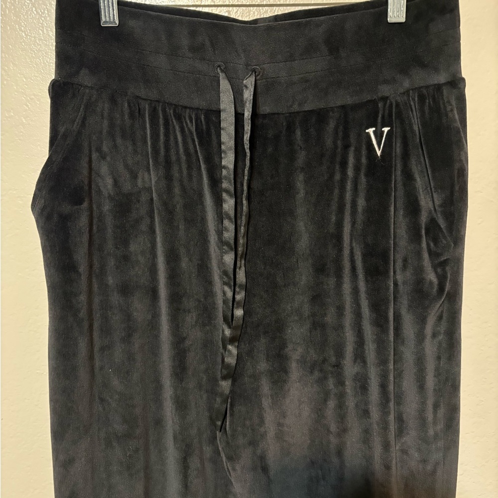 Women’s Victoria’ Secret Black Velvet Joggers Size M - Picture 2 of 10